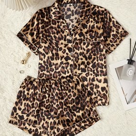 Resim Kadınlar için Leopar Desenli Olgun Saten Pijama Takımı, Kısa Kollu Düğmeli Yaka Üst ve Şort, Rahat Bol Kesim 