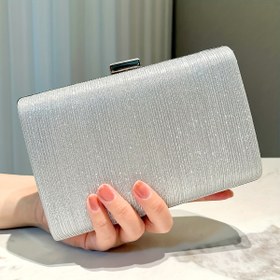 Resim Metal bir çapraz vücut zinciri ile gümüş bir Elegant Parlak Küçük Akşam Çantası, Şık ve Klasik, Resmi Akşamlar, Partiler, Düğünler ve Toplantılar için Kadınlar için Uygun. 