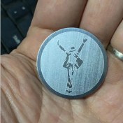 Resim GongtuShop Michael Jackson Tarzı mm Lazer Desenli Metal Plaka Disk Demir Levha Mıknatıs Cep Telefonu Tutucu Için Demir Plaka Etiket Araç Telefonu Tutacağı Için (Yurt Dışından) 