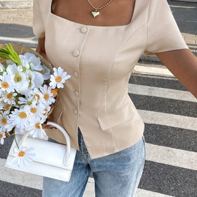 Resim Kadınların Kare Yaka ve Düğme Detaylı Şık Bej Kısa Kollu Bluzu - Bahar/Yaz için Şık Polyester Gömlek, Rahat veya Resmi Durumlar için Mükemmel, Bahar Yaz Üstü | Şık Kısa Kollu | Polyester Kumaş 