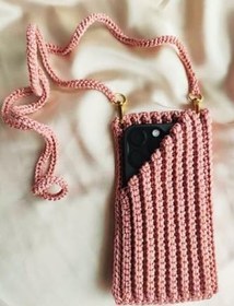 Resim El Yapımı Örgü Askılı Telefon Çantası - Şık ve Pratik Crossbody Çanta Aksesuar 