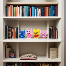 Resim 4 adet Yapı Bloğu Koleksiyon Karakterleri - Stitch, Melek, Winnie the Pooh ve Domuz - Kendin Yapma Montaj Hediyesi, Raf, Masaüstü veya Tatil Yerleri için Uygun, Oyuncaklı Gösterim Dekorasyonu, Aile ve Arkadaşların Doğum Günü Hediyesi 