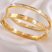 Resim 2 adet Zarif Altın Paslanmaz Çelik Kabartmalı Bilezikler Kübik Sentetik Zirkonya Vurguları ile - Kalp Kesimleri ve Parlayan Şeffaf Taşlar, Günlük Kıyafetler, Tatil ve Parti Hediyeleri için Mükemmel, Özel Durum Takıları | Bohemya Tarzı Takı | Yüksek Kaliteli Görünüm 