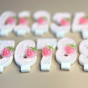 Resim 1 adet Balon Çilek Beyaz Sayı Dantelli Mum, Düğün Kutlamaları ve Prenses Partileri için Pembe Temalı Mum, Doğum Günü ve Yıldönümü Kutlamaları için Kek Dekorasyonu. 