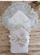 Resim Yenidoğan Kuzulu Taç Nakış Güpürlü Fiyonklu Duvaklı Prizma Taş Unisex Kundak Bebek Battaniyesi Pembe Renkli Çok Renkli 