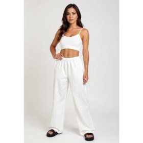 Resim Kadın Beyaz Bol Kesim Cepli Geniş Paça Dökümlü Pantolon – Modern ve Şık Tasarım 