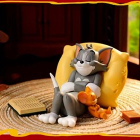 Resim WB Tom ve Jerry Uyuyan Kedi Figürü - Katı PVC Araba Dekoru, Kitap ve Farelerle Rahat Duruş, Araç İçi Dekorasyon için İdeal, Araba Dekorasyonları 