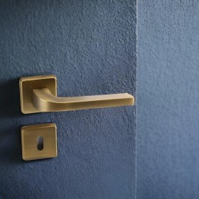 Resim Badem10 Tog Antik Sarı Oda Kapı Kolu Kare Rozetli Sürgülü ve Çelik Kapı Kulpu Uyumlu Sağ Sol Uygun Kolları 