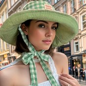 Resim Popüler sıcak stil geniş kenarlı bağcıklı balıkçı şapkası, en son moda kadın yüzü açık geniş siperlikli güneş şapkası, 4 mevsime uygun 