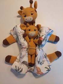 Resim El Yapımı Amigurumi Zürafa Bebek Oyuncağı ve Müslin Battaniye, Uyku Arkadaşı, Yenidoğan Hediyesi 