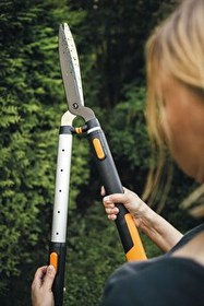 Resim Fiskars 114800 Teleskopik Çim Çit Kesme Makası 