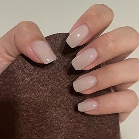 Resim 24 Adet Saf Renk Parlak Uzun Kare Nude Tırnak Seti, Zarif ve Basit Tatlı Büyü Moonlight Beyaz Tırnak Uçları Seti, Kadınlar İçin Yapışkan Etiketler ve Tırnak törpüsü ile 