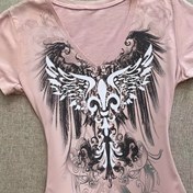 Resim Y2K Anime Wing Print V-Neck T-Shirt, Esnek Polyester Karışımı, Kadınlar için Tüm Mevsimler için Rahat Üst, Siyah ve Beyaz Kanat Detayı ile Benzersiz Grafik Tasarım, Allseason Apparel | Y2K Moda | İnşaat 