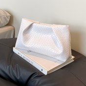 Resim Kadınlar İçin Büyük Kapasiteli Akşam Çantası - Şık Vintage El Çantası, Snap Kapatmalı, Beyaz, Bej, Kırmızı, Siyah Renk Seçenekleri - Sentetik Deri Formal Etkinlik ve Günlük Kullanım, Parti Aksesuarı, Dokuma Desenli, Premium Malzeme, Moda Tutkunları için Trendy ve Dayanıklı, Özel Günler İçin Şık Kadın Çantası 