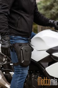 Resim mottomia Reflektörlü Karbon Detaylı Su Geçirmez Sert Kabuklu Motorsiklet Bacak Çantası – Siyah Koruyucu Model 