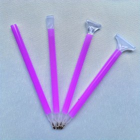 Resim 14 yaş ve üzeri için uygun, yapıştırıcı ve işaretleyici araçlarla birlikte gelen plastik malzemeden yapılmış elmas boyama seti 