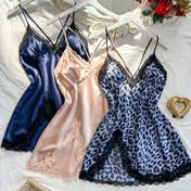 Resim Gençler için üç sevimli ve rahat dantel detayı olan camisole gece takımı. 