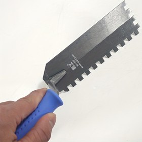 Resim PMMJ 6mm Notched Trowel Ergonomik Mavi Sap ile - Ağır Hizmet Metal Zemin Aracı, Seramik, Beton ve Alçı için, Elektrik Gerektirmez, Profesyonel İnşaat ve Ev İyileştirme, Seramik Kurulum Aracı, Şık Metalik Kaplama, Dayanıklı İnşaat 