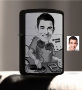 Resim Kişiye Özel Bay Dj Karikatürlü Benzinli Siyah Metal Çakmak - 1 