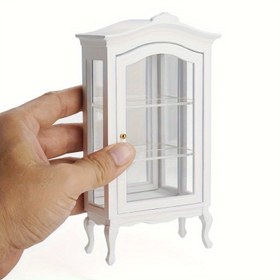 Resim 1/12 Ölçekli Minyatür Beyaz Ahşap Ekran Dolabı Modeli Ayna ve Üç Katlı - Klasik Süslü Tasarım DIY Bebek Evi Dekoru, Fotoğrafçılık Rekvisiti ve Mevsimlik Oturma Odası Sahne Dekorasyonu için - Koleksiyoncular ve Hobiler için Mükemmel Hediye 