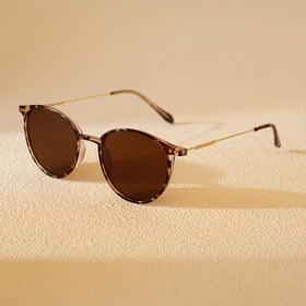 Resim Unisex Hafif Metal Yuvarlak Çerçeve Moda Gözlükleri - Elips Şekli, Dekoratif Lensler, Günlük Kıyafetler & Sokak Stili Fotoğrafçılığı için Dayanıklı Metallik Çerçeve, Rahat Göz Aksesuarı, Menteşeli Eklemli 