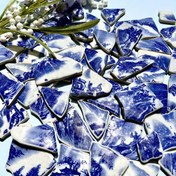 Resim 200g Büyük Freestone Mozaik Cam Parçaları - Vintage Mavi & Beyaz, Kahverengi, Siyah, Gri, Bej Renkli Eritilebilir Cam Karolar - DIY El Sanatları için Düzensiz ve Köşeli Şekiller Ev Dekoru, Vitray Etki Duvarlar, Zeminler, Masalar İçin Kapı Çerçeveleri, Basamaklar, Panolar ve Puzzle Yapımı İçin Dayanıklı Ve Kolay Kesim Isı Tabancası Ya Da Taşlama Makinesi ile, Çini Mozaiğe Uygundur 