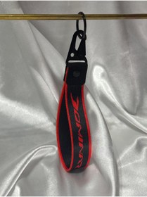 Resim CEBECİOTO DOMİNAR KIRMIZI ÇİZGİLİ 19 CM BEZ ANAHTARLIK KALİTELİ OTO-MOTO AKSESUAR ÇİFT TARAFLI BASKI 