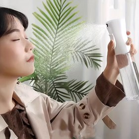 Resim Taşınabilir Plastik Sprey Şişesi - Saç ve Makyaj için Yüksek Basınçlı İnce Sis Doldurulabilir Su Şişesi, Ergonomik Tutuş, Büyük Kapasite, Salon, Ev ve Seyahat Kullanımı için Uygun, Seyahat Su Şişesi, Şık Şişe Tasarımı, Dayanıklı Plastik Şişe 