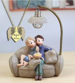 Resim Kişiye Özel Sevgiliye Hediye Kolye Ve Kanepede Oturan Tatlı Aşıklar Işıklı Biblo Diğer 