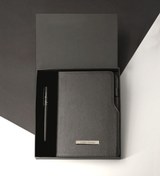 Resim gagga Babalar Gününe Özel Kutusunda Kişiye Özel Siyah Defter & Kişiye Özel Metal Roller Kalem Hediye Seti 