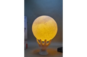 Resim 12cm El Standlı Ay Küresi neon led lamba hediyelik eşya avize masa lambası gece lambası moon yılbaşı hediye 