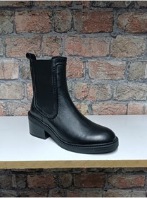 Resim ÇAĞLAR Bot Çizme Orijinal, hakiki dana derisinden üretilmiştir. İç kısmı yün ve deri kaplamalıdır. 