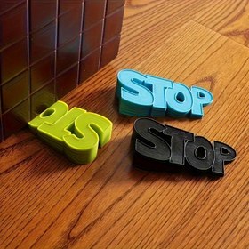 Resim Kalın Harflerle 'DUR' Yazılı Parlak Plastik Kapı Durdurucu 