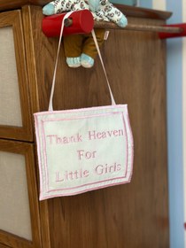 Resim Thank Heaven For Little Girls | Kız Bebek Nakışlı Kapı Askısı Yastığı - İndigo Mavi 
