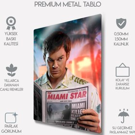 Resim Dexter Miami Star Gazete Sahnesi - Metal Tablo - XL (40x60) / 2 Parça / 1.50 mm / Mıknatıslı Kurulum 
