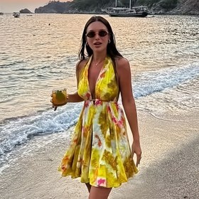 Resim Kadınlar için Trendy V-Neck Jakar Elbise - Seksi Kolsuz Volanlı Etek Yaz ve İlkbahar Modası, Canlı Bağcıklı Desen, Plaj ve Rahat Gezintiler için Mükemmel, Plaj Giyim Elbisesi | Vneck Elbise | Volanlı Etek Elbise, Plaj Elbisesi 