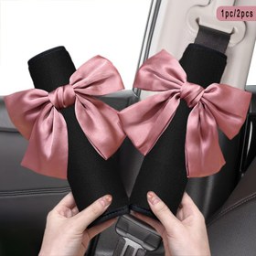 Resim 1/2 adet Kadın Koltuk Kemeri Kapağı Sevimli Kurdele Tasarımı ile - Yumuşak Pembe ve Siyah, Ayarlanabilir Kayış, Araba Güvenliği için Rahat Omuz Pedleri, Dayanıklı Polyester Malzeme, Araç İç Mekan Aksesuarları için Mükemmel, Araç İç Mekan Aksesuarı, Araç Güvenliği Aksesuarı, Eğlenceli Aksesuar, Güvenli Uygun Aksesuar 