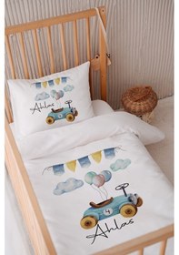 Resim %100 Pamuk Saten Isme Özel Isimli 100x150 Bebek Yatak Nevresim Seti Yarış Arabası Ve Balonlar 