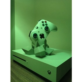 Resim Xbox Kontrolcü Tutucu – Düzenli ve Şık Oyun Aksesuarı 