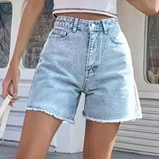 Resim Kadınların Esnek Denim Şortları - Yıpranmış Kenarlıklı - Açık Mavi Rahat Jean Şort, Rahat Uygunluk, Günlük Giyim, Hafta Sonu Gezileri ve Seyahatler İçin Mükemmel, Rahat Giyim Şortları | Yıpranmış Kenarlıklı Şortlar | Rahat Uygunluk Şortları 