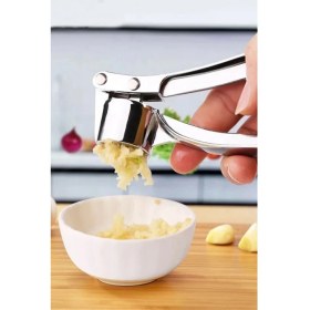 Resim Pratik Çelik Sarımsak Ezici, Kolay Kullanım ve Hijyen Sağlayan Tasarım 