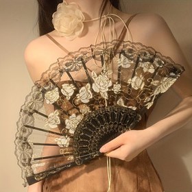 Resim 1 adet Kadınlar için Vintage Çiçek Desenli Dantel Fan - Zarif, Kalın, El Yapımı Plastik Fan ile İncelikli Gül Tasarımı - Dans, Fotoğrafçılık ve Tatil Süslemeleri için İdeal - Noel, Cadılar Bayramı, Paskalya, Hanuka, Şükran Günü, Tatil Aksesuarı için Mükemmel | Vintage Dantel Fan | İncelikli Dantel İşlemi, Çiçek Dekoru 