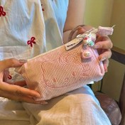 Resim Merhaba Kitty için Korduroy Kalem Kutusu - Büyük Kapasiteli, Sevimli Pembe ve Beyaz Tasarım ile Çiçek Detayları, Kırtasiye ve Aksesuarları Düzenlemek İçin İdeal, Kırtasiye Düzenleyici | Eğlenceli Aksesuar | Dayanıklı Fermuar Kapatma, Merhaba Kitty Aksesuarları İçin 