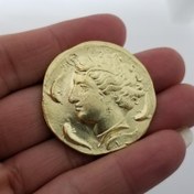 Resim Şık Eski Yunan Mitolojisi Artemis Ay Tanrıçası Metal Yaka - İnci Oyma Tasarımı, Altın Tonlu El Sanatları Süsü, Koleksiyoncular ve Tutkunlar İçin İdeal Hediye 