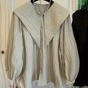 Resim Kadınlar İçin Vintage Tarzı Pilisli Uzun Kollu Bluz - Polyester Makinede Yıkanabilir, Ön Düğmeli ve Ayarlanabilir Bel İpliği, Her Mevsim Kullanıma Uygun Düz Renk Üst, Gemiçilik Yakalı, Şeffaf Olmayan Kumaş 