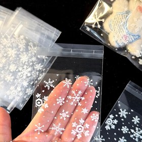 Resim 100 adet Kar Tanesi Desenli Kendinden Yapışkanlı Torbalar - Hediye Paketleme, Tatil Kartları, Küçük İşletme Ambalajı için Dayanıklı Polipropilen Şeffaf Plastik Zarflar (100 Adet), Noel Hediye Çantaları 