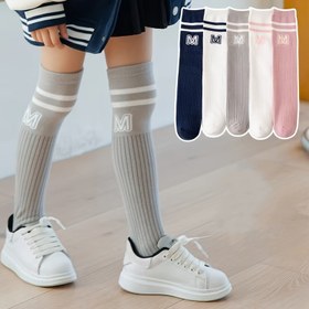 Resim 5 Çift Kızın Diz Üstü Çorapları M Harfi Tasarımı ile - Okul, Oyunlar ve Günlük Giyim için Yumuşak Esnek Tüm Mevsimler Makine Yıkanabilir Çoraplar, Sevimli Çoraplar, Oyunlar İçin Temel Çoraplar, Eğlenceli Çorap Desenleri, Rahat Çorap Malzemesi, Okul Temel Çoraplar, Trend Çorap Desenleri, Dayanıklı Çorap Malzemesi, Çocuk Modası 