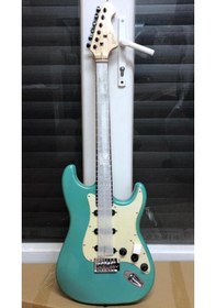 Resim Karma Markalı Ve Renkli Elektro Gitarlar 