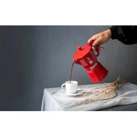 Resim -: 3 Cups Ocak Üstü Espresso Pişirici - 130ML - Kırmızı Renk - Alüminyum Gövde - Patentli Güvenlik Valfi - Tüm Ocak Türleri Için Uygundur (Indüksiyon Hariç) 