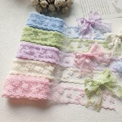 Resim 1 Adet El Yapımı Dantel Kurdele - Çiçek Desenli ve Saten Fiyonklu (Pastel Mavi, Nane Yeşili, Lavanta, Pembe, Beyaz) Hediye Paketi, Saç Aksesuarları, Kıyafet Süsleme için - Kumaş Kurdelası, El İşi Projeleri, Şık Dekorasyon, Zarif Malzeme, Moda Tasarımcılar İçin 